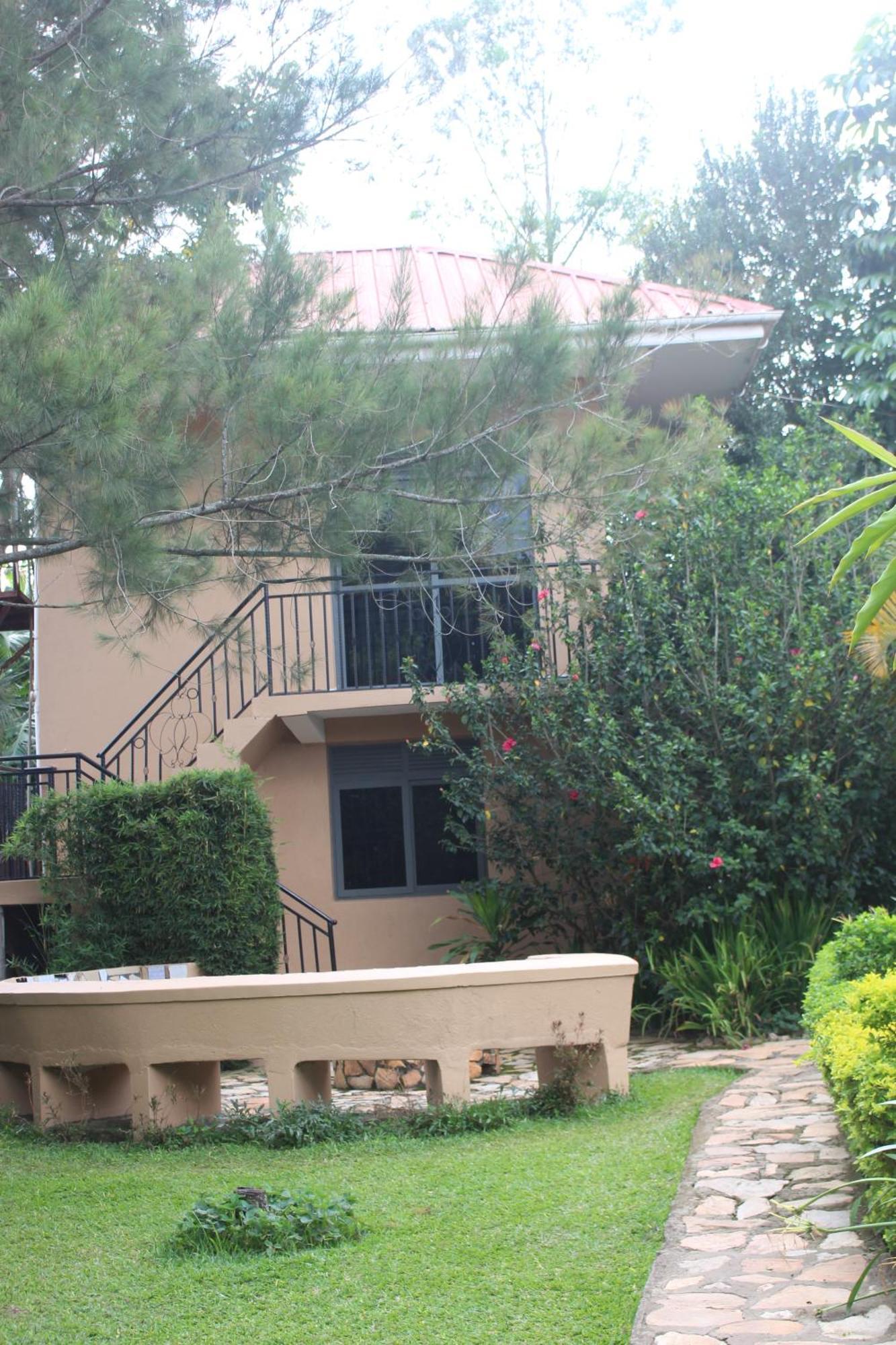 Montane Safaris Hotel Fort Portal Exterior foto