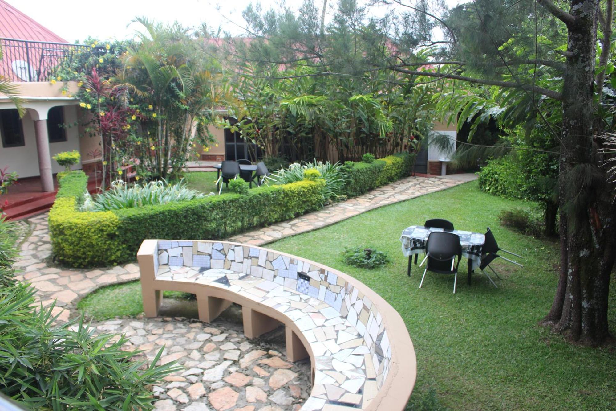 Montane Safaris Hotel Fort Portal Exterior foto