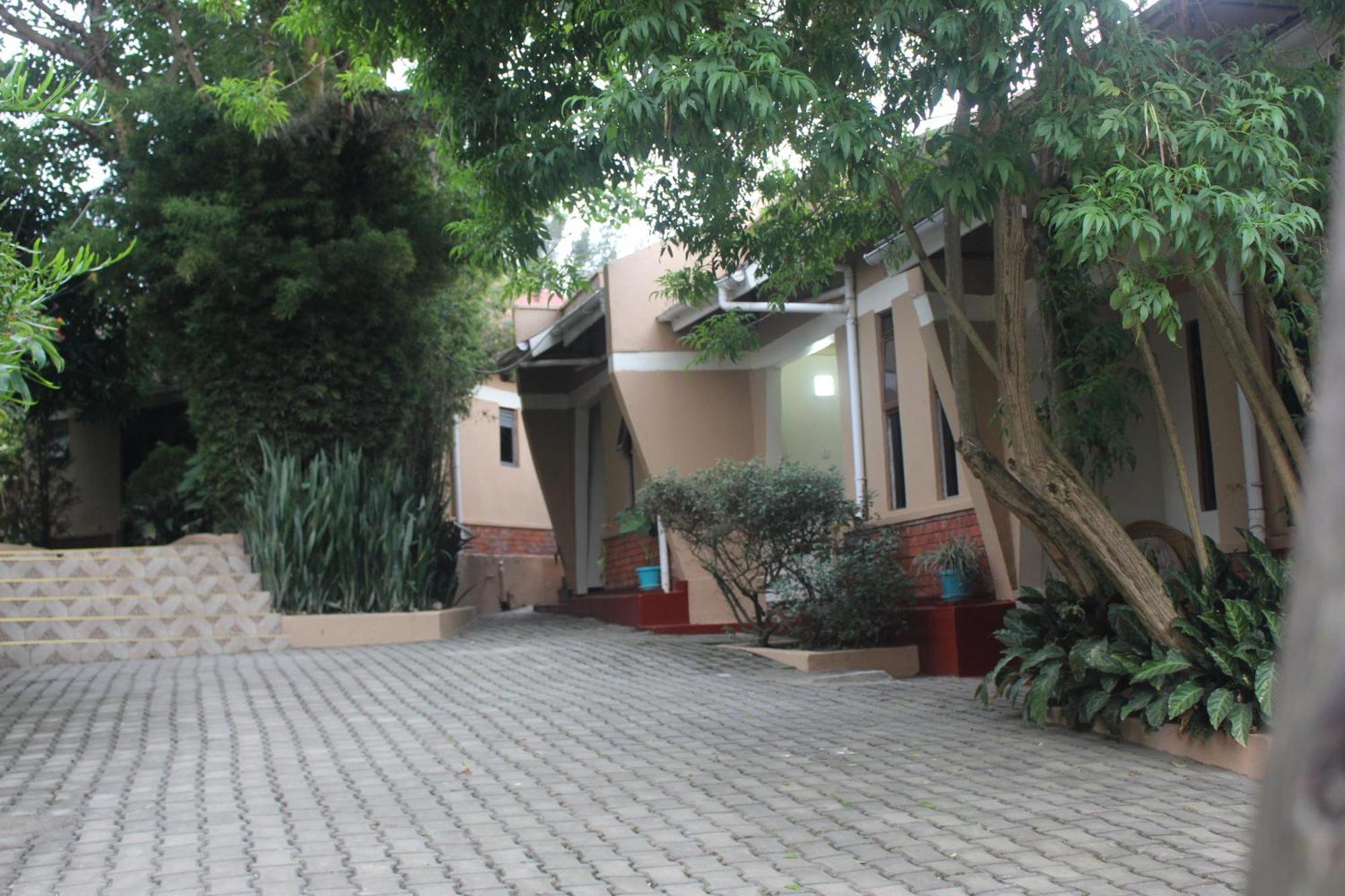 Montane Safaris Hotel Fort Portal Exterior foto